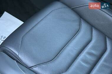 Позашляховик / Кросовер Volkswagen Touareg 2021 в 