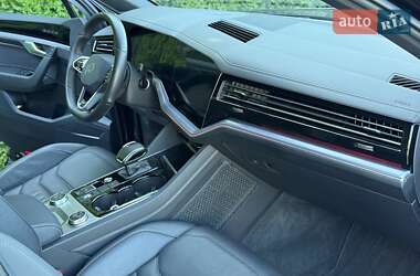 Позашляховик / Кросовер Volkswagen Touareg 2021 в 