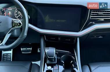 Позашляховик / Кросовер Volkswagen Touareg 2021 в 