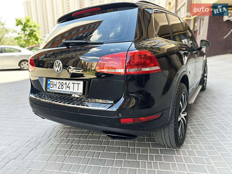 Внедорожник / Кроссовер Volkswagen Touareg 2012 в Одессе