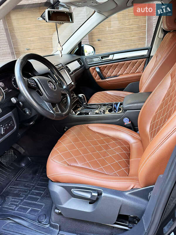 Внедорожник / Кроссовер Volkswagen Touareg 2012 в Одессе