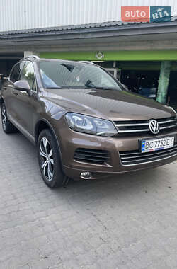 Внедорожник / Кроссовер Volkswagen Touareg 2012 в Львове