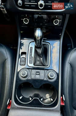 Позашляховик / Кросовер Volkswagen Touareg 2013 в 