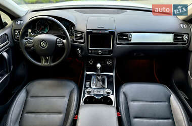 Позашляховик / Кросовер Volkswagen Touareg 2013 в 
