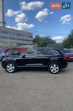Позашляховик / Кросовер Volkswagen Touareg 2010 в Києві
