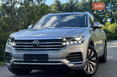 Внедорожник / Кроссовер Volkswagen Touareg 2020 в Киеве