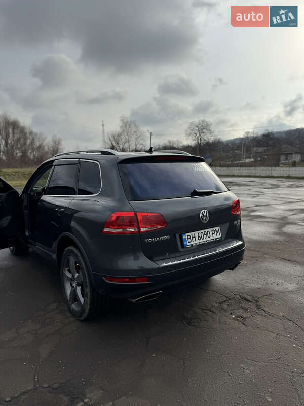 Позашляховик / Кросовер Volkswagen Touareg 2013 в Балті