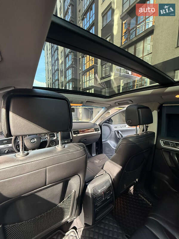 Позашляховик / Кросовер Volkswagen Touareg 2011 в Івано-Франківську