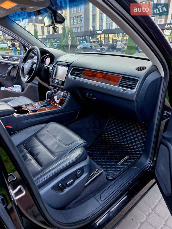 Позашляховик / Кросовер Volkswagen Touareg 2011 в Івано-Франківську