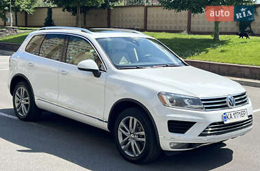 Внедорожник / Кроссовер Volkswagen Touareg 2015 в 