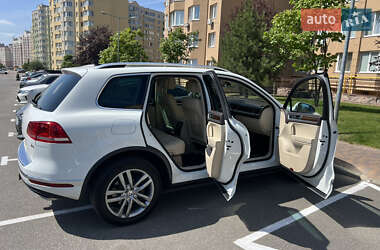 Внедорожник / Кроссовер Volkswagen Touareg 2015 в 