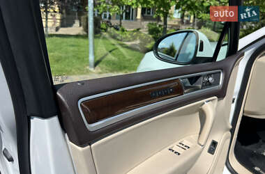 Внедорожник / Кроссовер Volkswagen Touareg 2015 в 