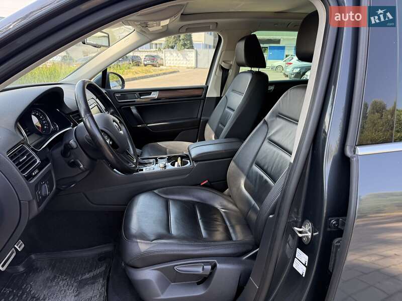 Внедорожник / Кроссовер Volkswagen Touareg 2015 в Львове