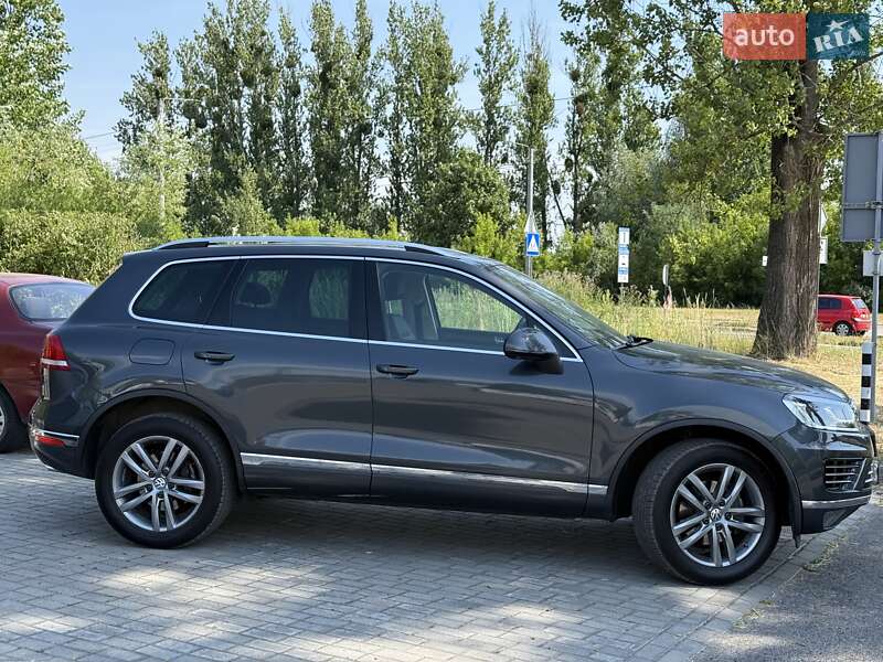 Внедорожник / Кроссовер Volkswagen Touareg 2015 в Львове