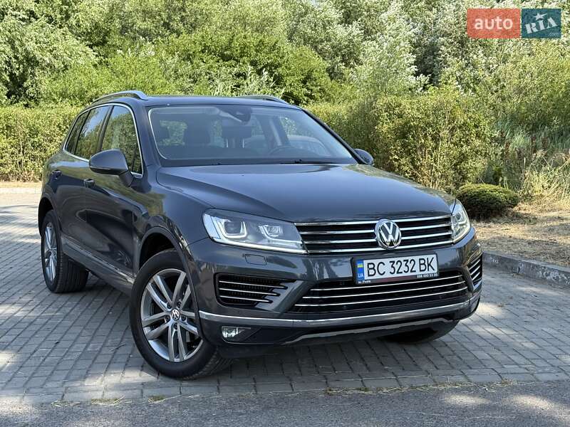 Внедорожник / Кроссовер Volkswagen Touareg 2015 в Львове