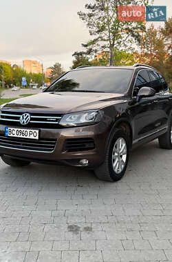 Позашляховик / Кросовер Volkswagen Touareg 2011 в Новояворівську