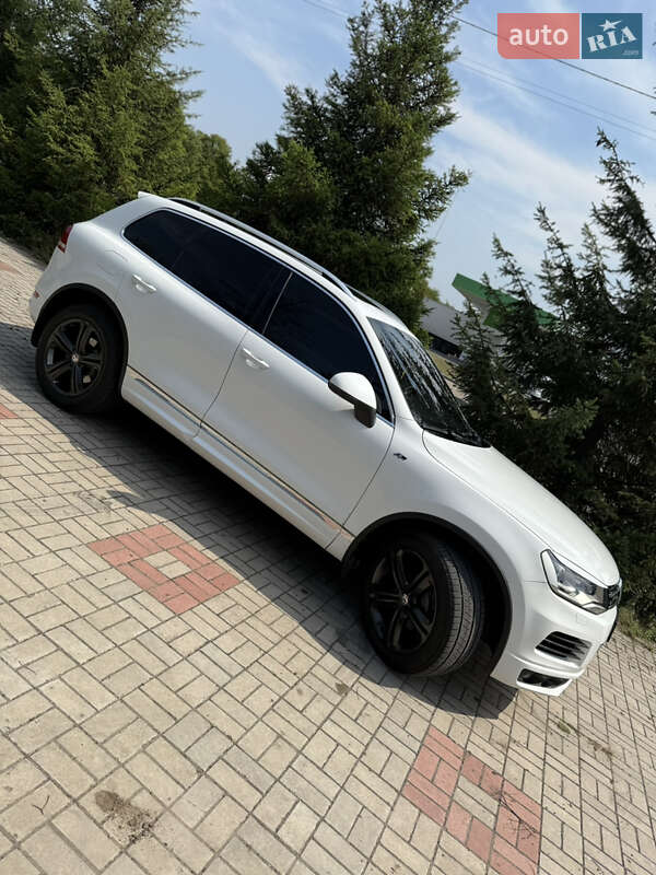 Внедорожник / Кроссовер Volkswagen Touareg 2013 в Запорожье