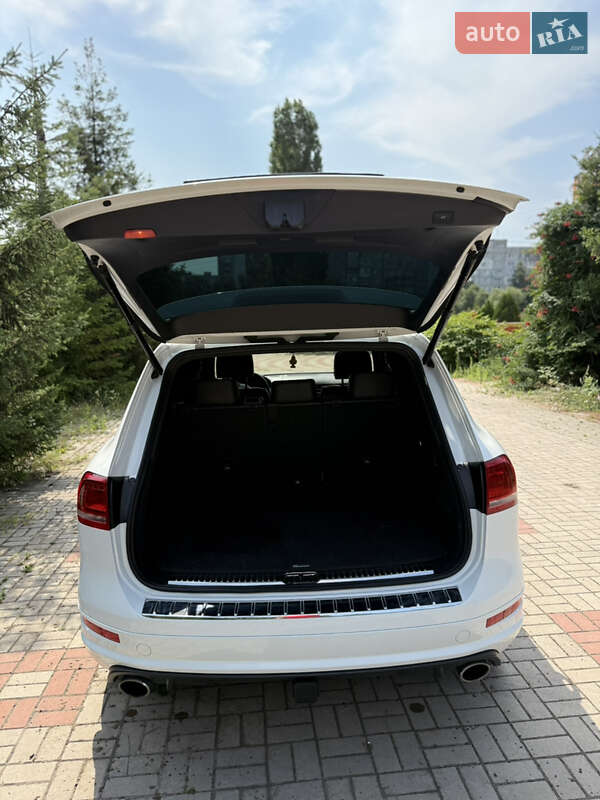 Внедорожник / Кроссовер Volkswagen Touareg 2013 в Запорожье