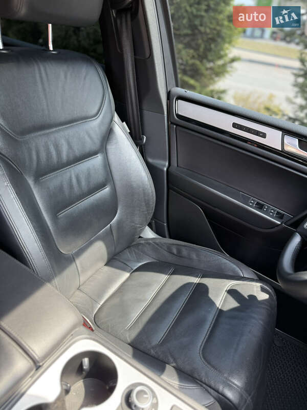 Внедорожник / Кроссовер Volkswagen Touareg 2013 в Запорожье