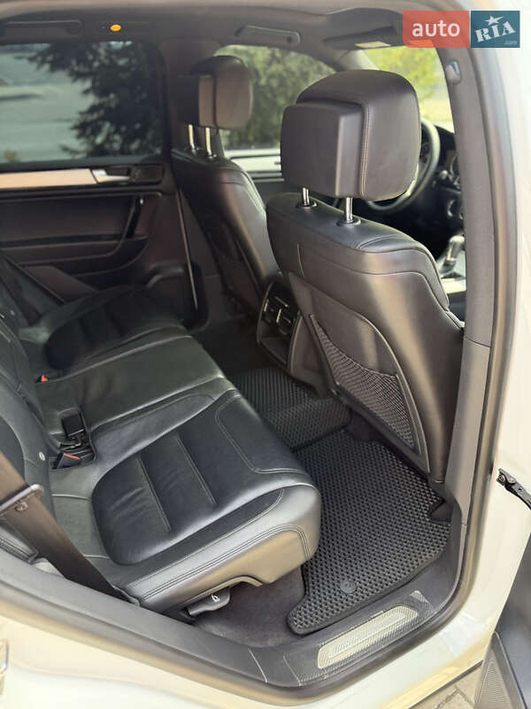 Внедорожник / Кроссовер Volkswagen Touareg 2013 в Запорожье