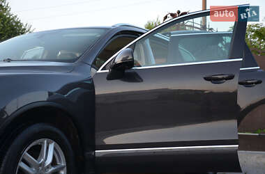 Внедорожник / Кроссовер Volkswagen Touareg 2012 в 