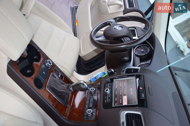 Позашляховик / Кросовер Volkswagen Touareg 2012 в Богородчанах