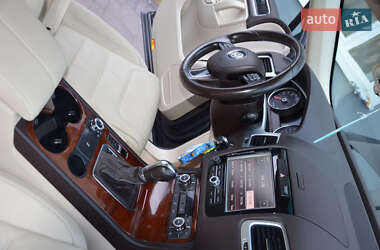Внедорожник / Кроссовер Volkswagen Touareg 2012 в 
