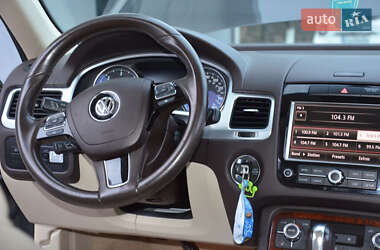 Внедорожник / Кроссовер Volkswagen Touareg 2012 в 