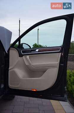 Внедорожник / Кроссовер Volkswagen Touareg 2012 в 