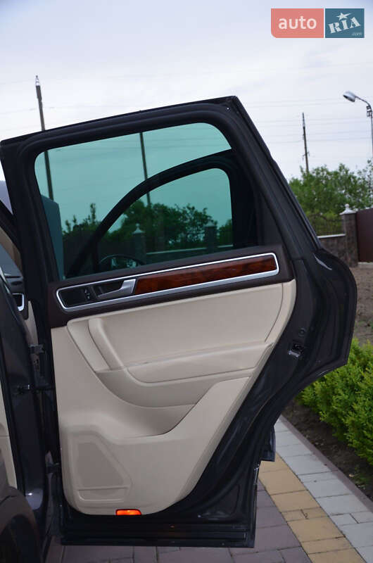 Позашляховик / Кросовер Volkswagen Touareg 2012 в Богородчанах