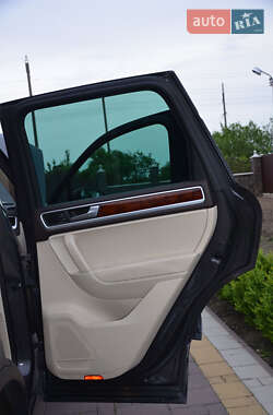 Внедорожник / Кроссовер Volkswagen Touareg 2012 в 