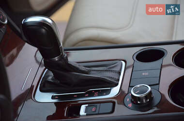Внедорожник / Кроссовер Volkswagen Touareg 2012 в 