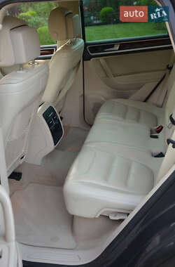 Внедорожник / Кроссовер Volkswagen Touareg 2012 в 