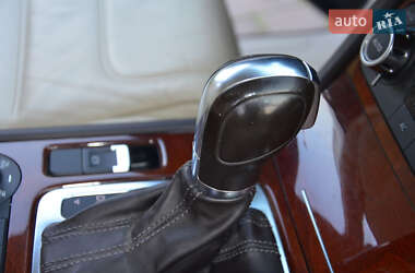 Внедорожник / Кроссовер Volkswagen Touareg 2012 в 