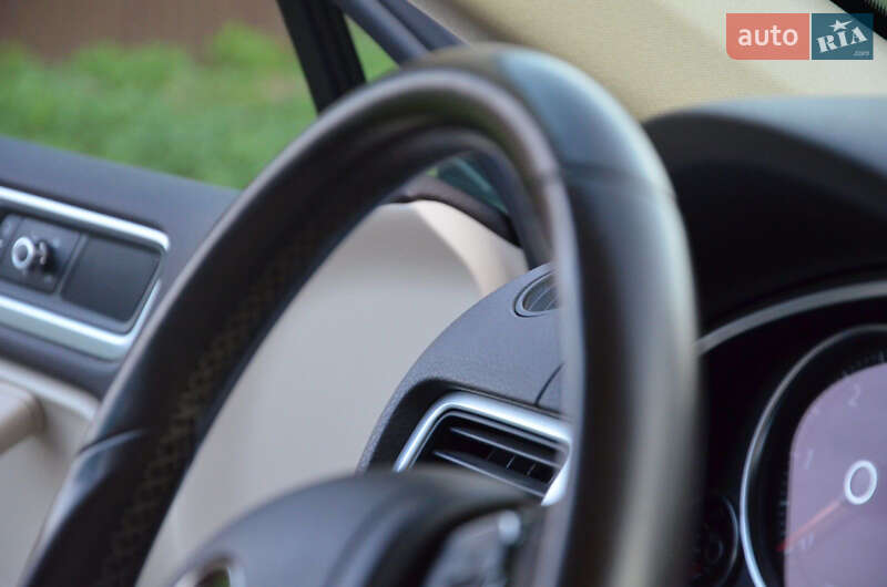 Позашляховик / Кросовер Volkswagen Touareg 2012 в Богородчанах