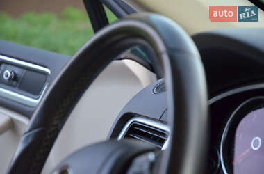 Внедорожник / Кроссовер Volkswagen Touareg 2012 в 