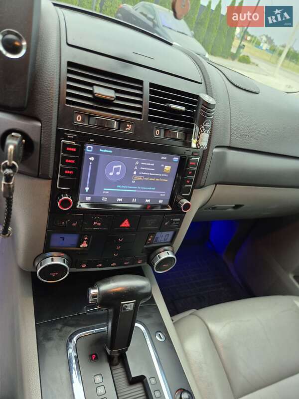 Внедорожник / Кроссовер Volkswagen Touareg 2005 в Каменец-Подольском