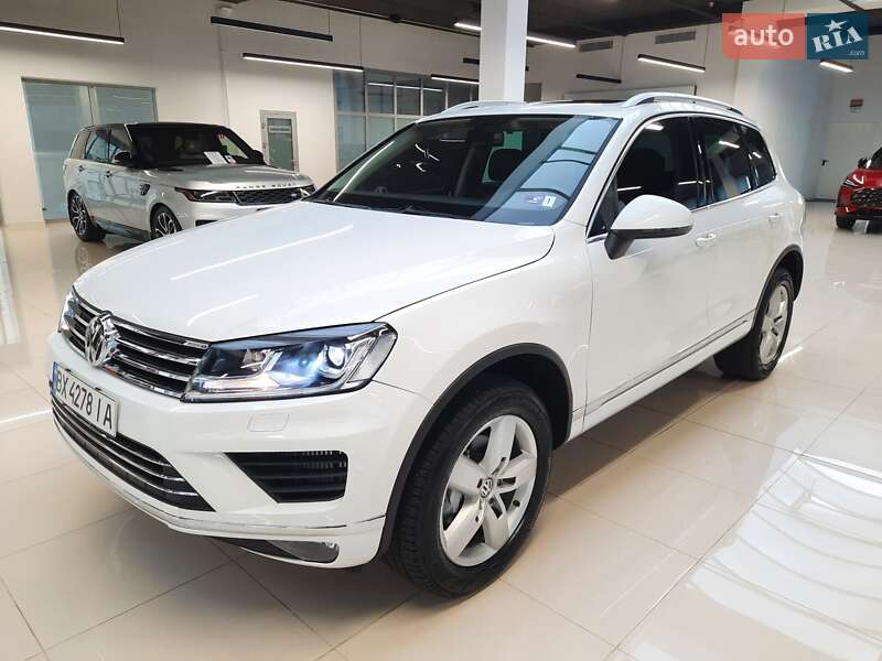 Внедорожник / Кроссовер Volkswagen Touareg 2014 в Хмельницком