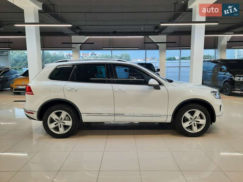 Внедорожник / Кроссовер Volkswagen Touareg 2014 в Хмельницком