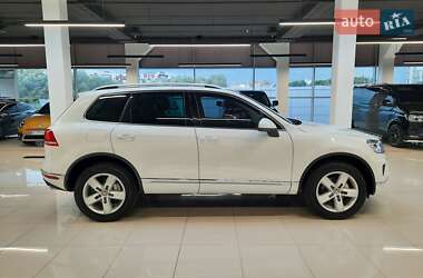 Внедорожник / Кроссовер Volkswagen Touareg 2014 в 