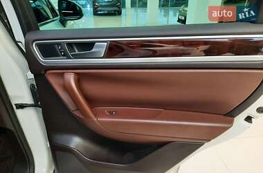 Внедорожник / Кроссовер Volkswagen Touareg 2014 в 