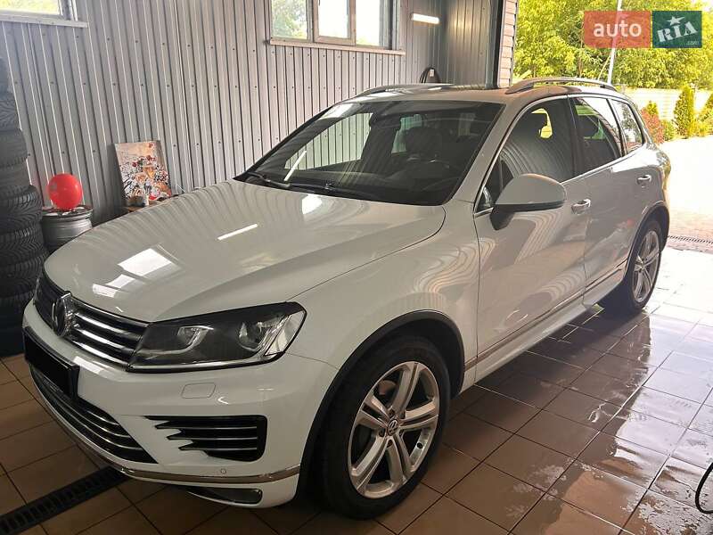 Внедорожник / Кроссовер Volkswagen Touareg 2017 в 