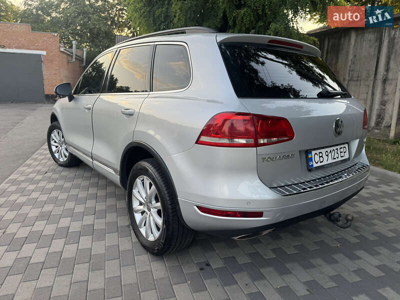 Внедорожник / Кроссовер Volkswagen Touareg 2012 в Киеве