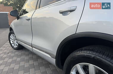 Внедорожник / Кроссовер Volkswagen Touareg 2012 в 
