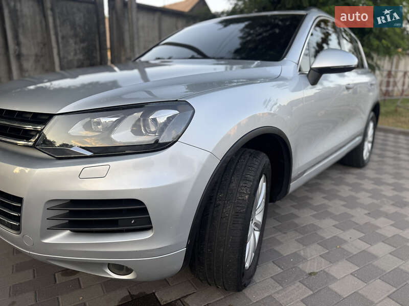 Внедорожник / Кроссовер Volkswagen Touareg 2012 в Киеве