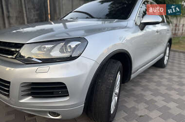 Внедорожник / Кроссовер Volkswagen Touareg 2012 в 