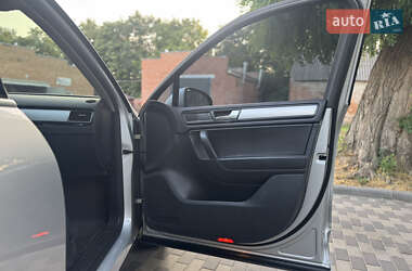 Внедорожник / Кроссовер Volkswagen Touareg 2012 в 