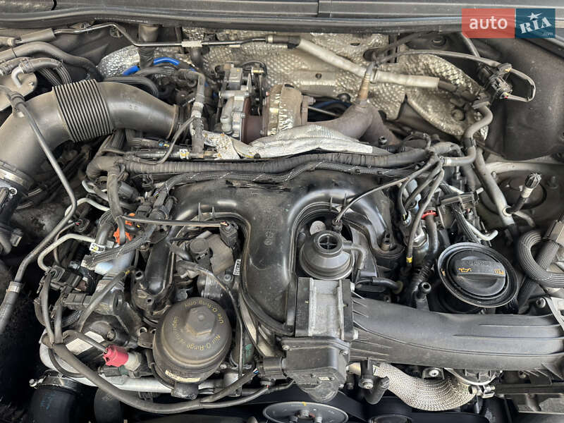 Внедорожник / Кроссовер Volkswagen Touareg 2012 в Киеве