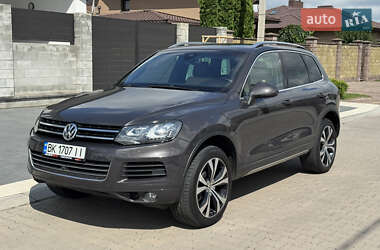 Внедорожник / Кроссовер Volkswagen Touareg 2011 в Ровно
