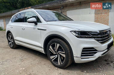 Позашляховик / Кросовер Volkswagen Touareg 2020 в Києві
